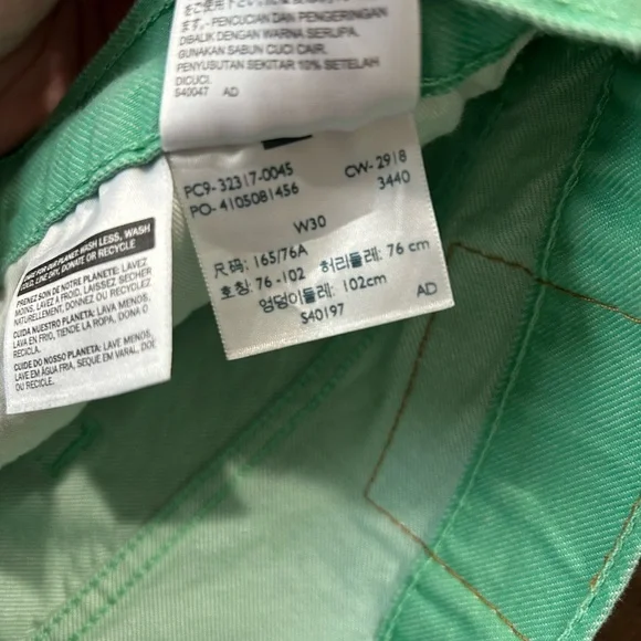 Levi’s Women’s Pastel Green Mid Rise Relaxed Fit Denim Shorts Size W 30 - Picture 8 of 9